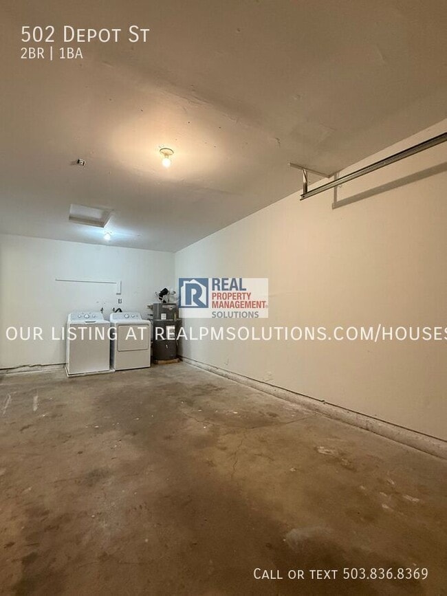 Building Photo - 502 Depot St