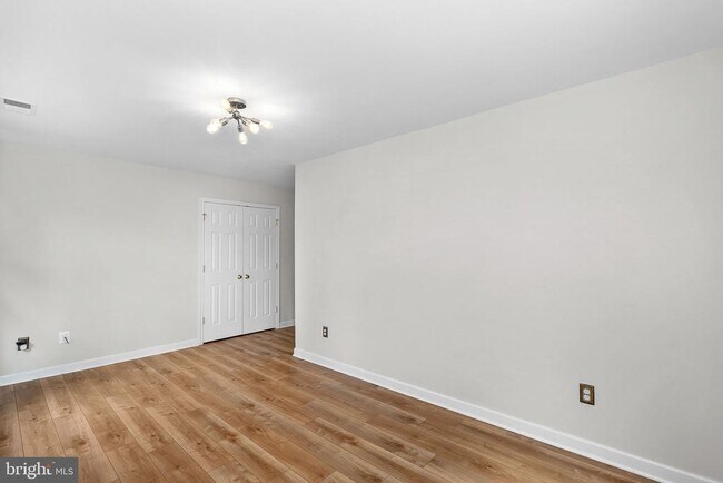 Building Photo - 19451 Youngs Cliff Rd