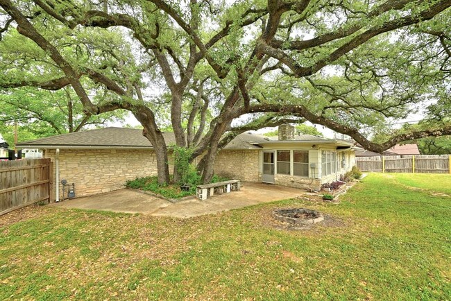 Building Photo - 1009 Rebbeca Dr