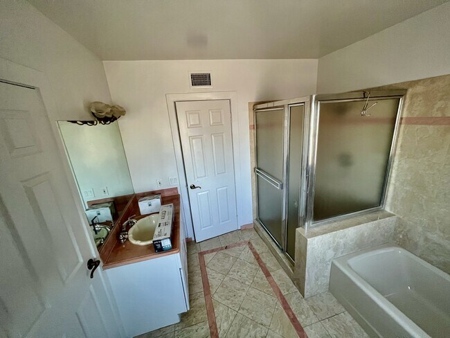 Master Bath - 5352 Bayer Pl