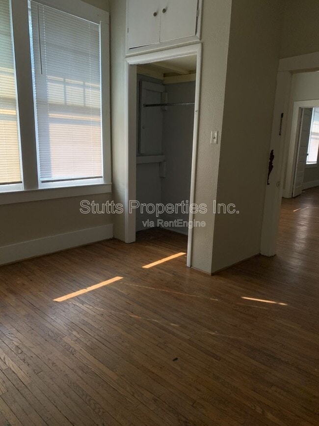 Building Photo - 713 Meridian St