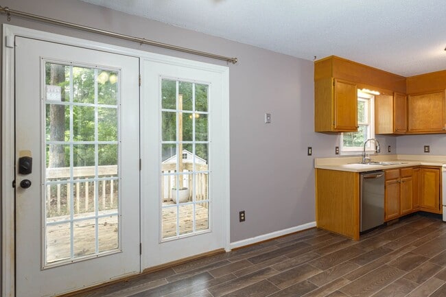 Building Photo - 3 Bed 2 Bath near Lake Jeanette