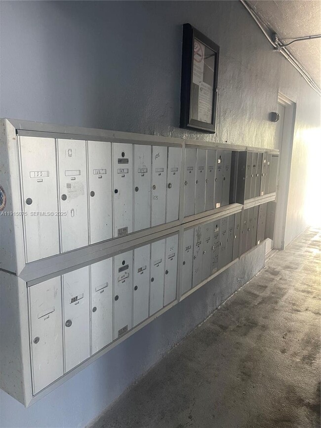 Building Photo - 110 SE 2nd St