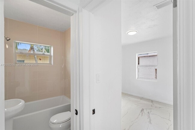 Building Photo - 988 NW 10th St