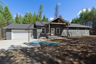 Building Photo - 4 Bedroom 2 Bathroom Home with Attached 2-Car Garage Available in Blanchard!