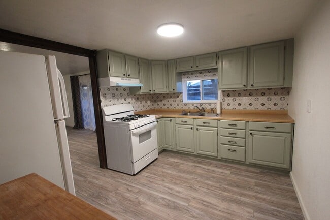 Building Photo - 1414 Griegos Rd NW