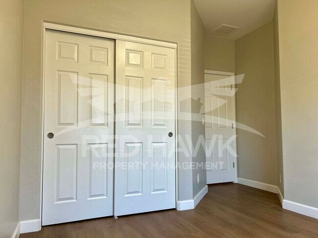 Building Photo - 770 W Fruit Tree Ln