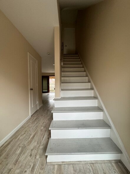 Building Photo - 5015 Hampton Ct