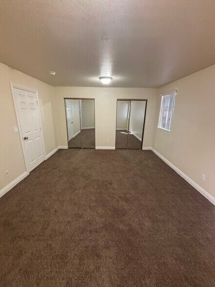 Building Photo - 149 E 109th Pl