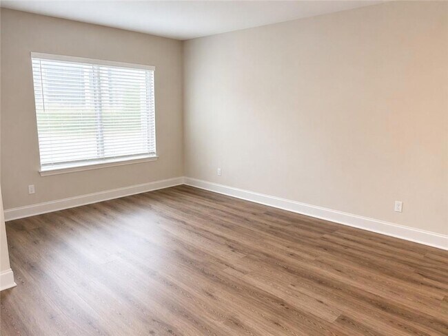 Building Photo - 153 Towne Villas Dr
