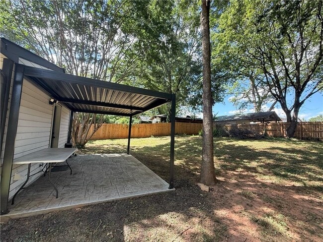 Building Photo - 980 Hilltop Ct