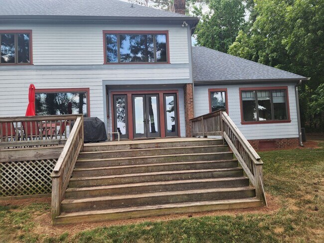 Building Photo - Fully Furnished Lakefront Home