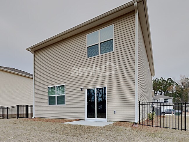 Building Photo - 617 W Lionel Rd