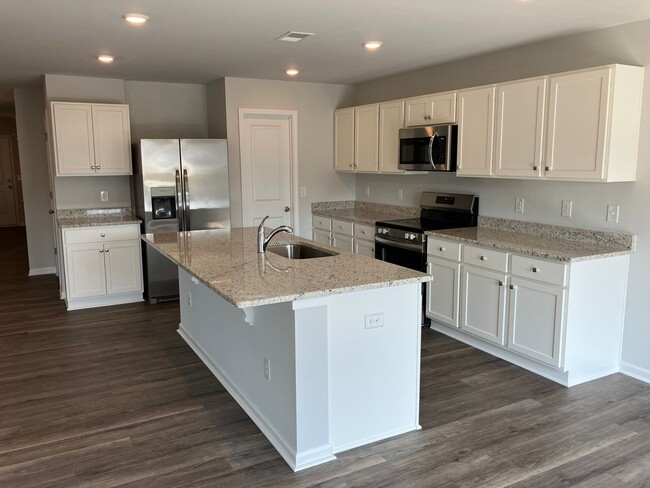 Building Photo - 3 Bedroom 2 Bathroom House- Groves at Sout...