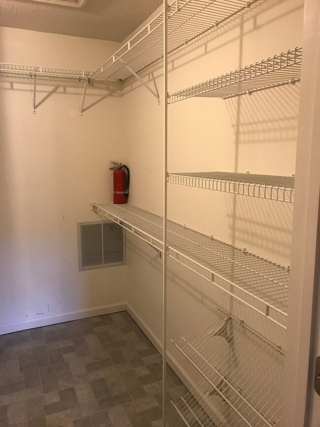 Building Photo - 2/2 Condo