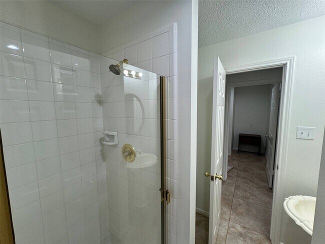 Building Photo - 1718 Berkoff Dr
