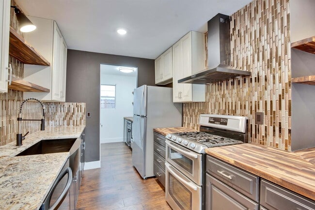 Building Photo - 7002 Skynook Dr