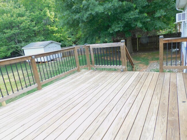 Building Photo - 2804 Mitchell Wood Dr