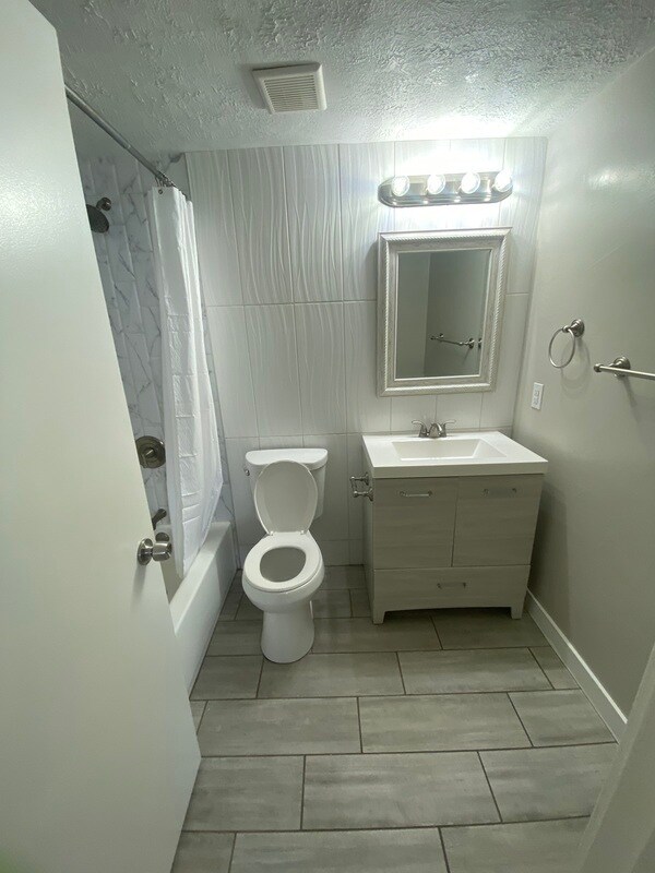 Building Photo - 1590 S 500 E