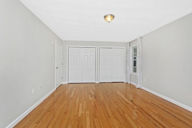 Building Photo - 260 Main St