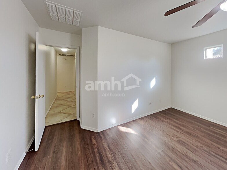 Building Photo - 7508 S 37th Ln