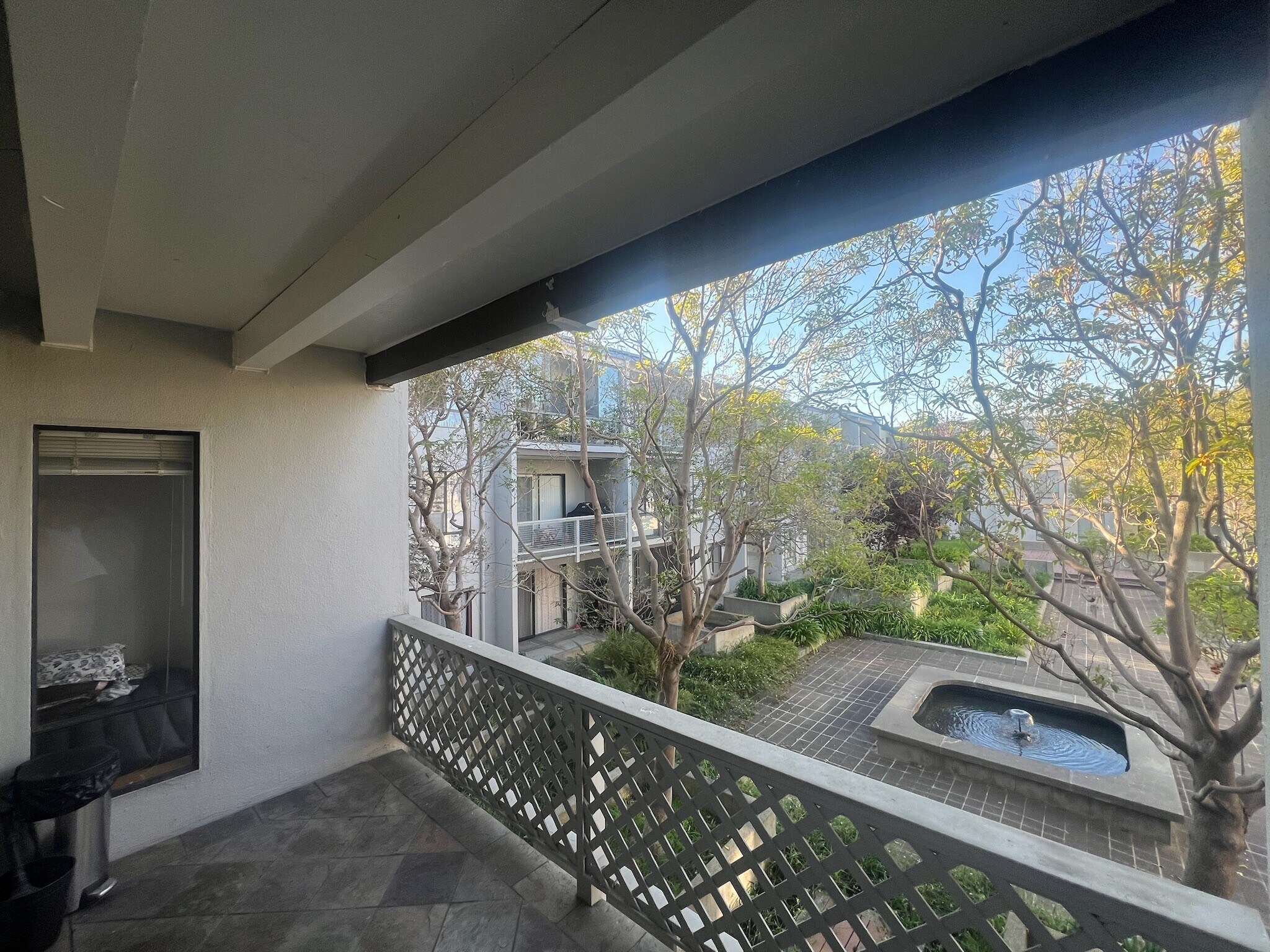 Building Photo - 2 Commodore Dr