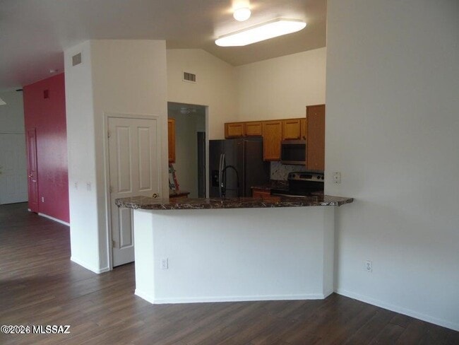 Building Photo - 7325 E Weeping Willow Dr