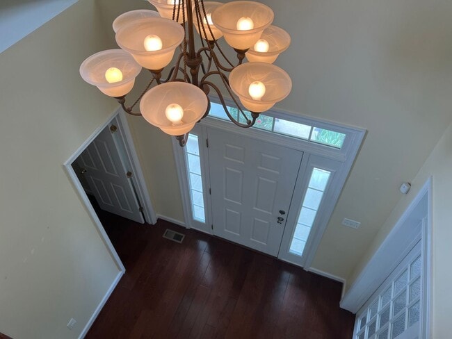 Building Photo - Sought after Idlewild Community