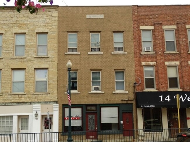 Building Photo - 16 W 9th St