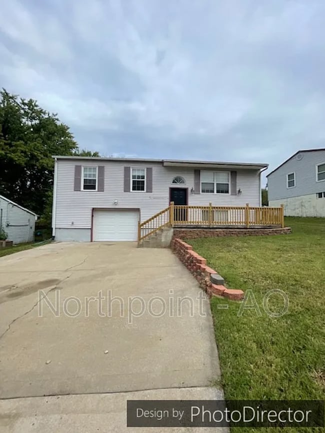 Building Photo - Updated 3-Bedroom Home with Garage & Deck in Kansas City, KS