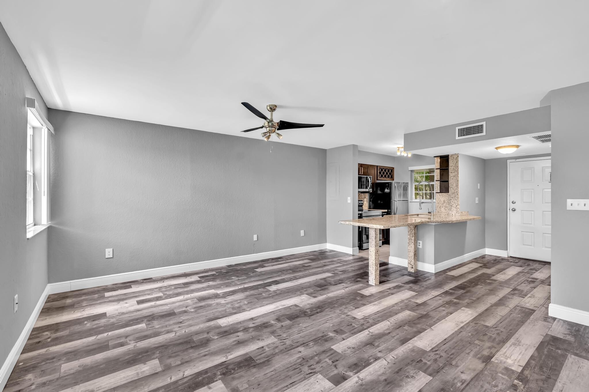 Building Photo - 2850 N Oakland Forest Dr