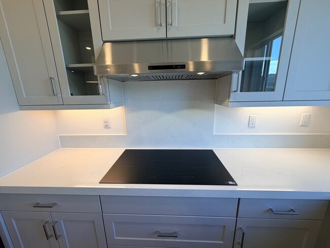 Building Photo - 513 Proton Pl