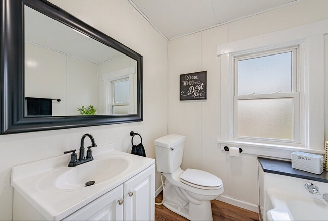 Building Photo - Beautiful 3 bedroom home in Aliquippa available August 1!