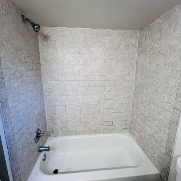 Building Photo - 619 S 42nd St