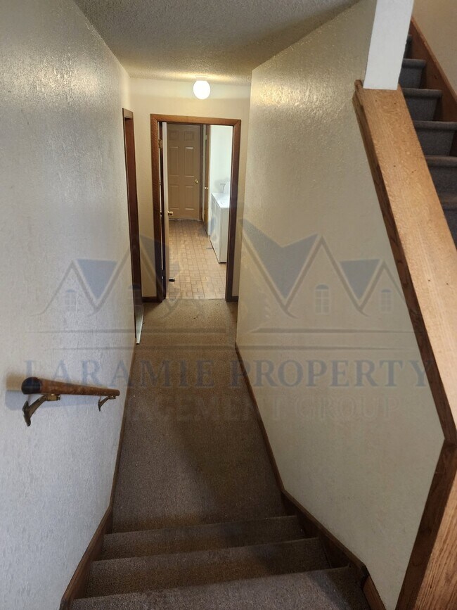 Building Photo - Charming 1 Bed, 1 Bath Apartment in Larami...