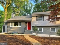 Building Photo - 407 MacArthur Ave NE