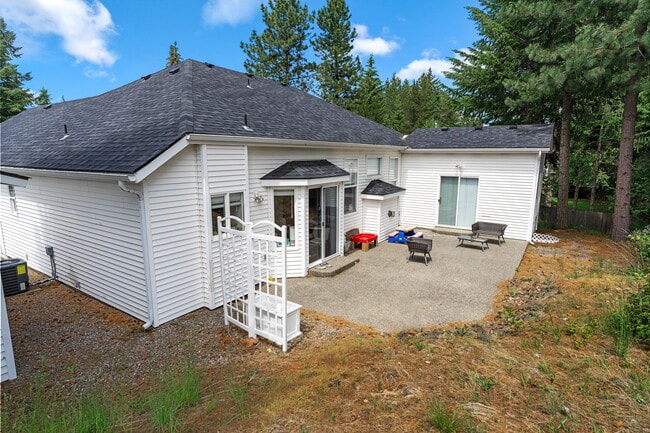 Building Photo - 8290 N Uplands Dr