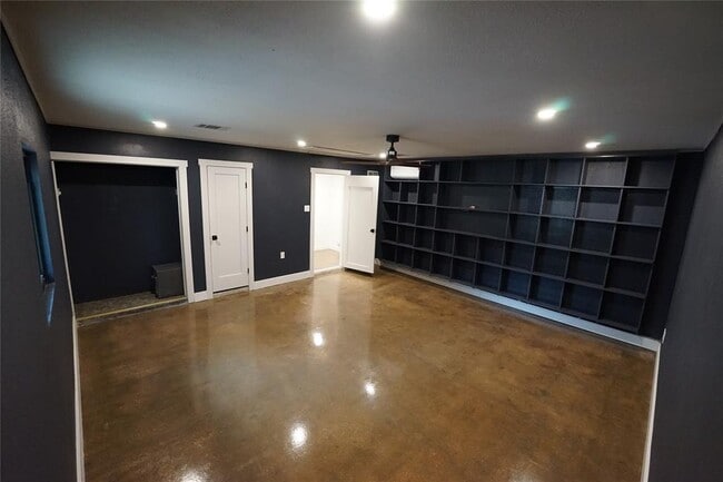 Building Photo - 8006 Tiffany Dr