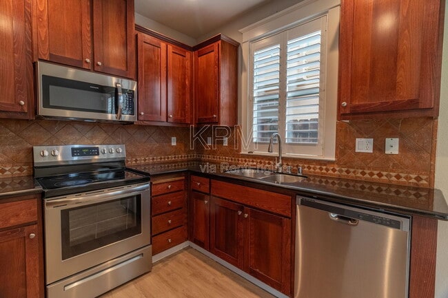 Building Photo - 2550 Plymouth Oaks Ct