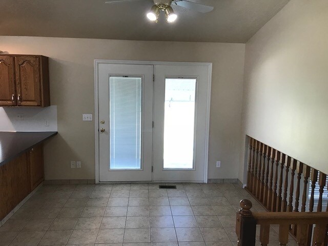 Building Photo - Beautiful home in Clinton with sport pad and playground