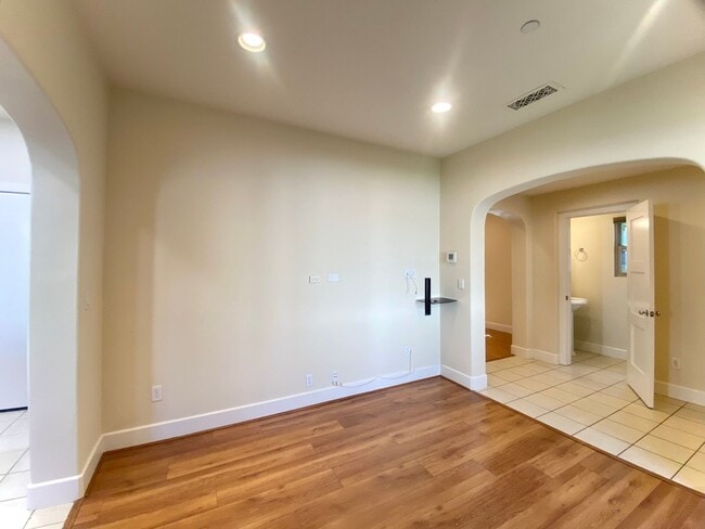 Building Photo - Modern Fremont Home with Expansive Loft for Rent!