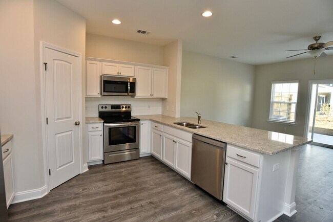 Building Photo - 3 Bedroom 2 1/2 Bath Townhome In Richmond Hill