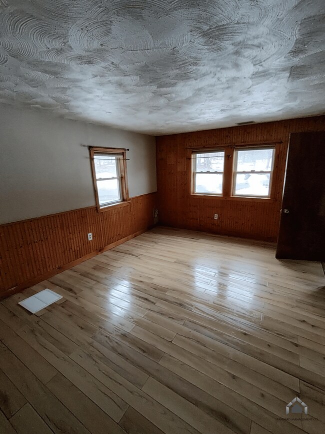 Building Photo - 328 N Pond Rd