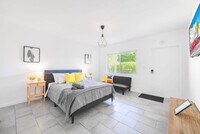 Building Photo - 515 NE 82nd St