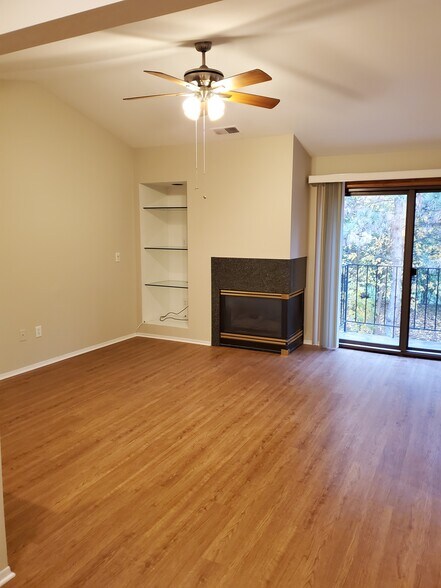 Gas fireplace, patio, curio - 27230 Evergreen Rd