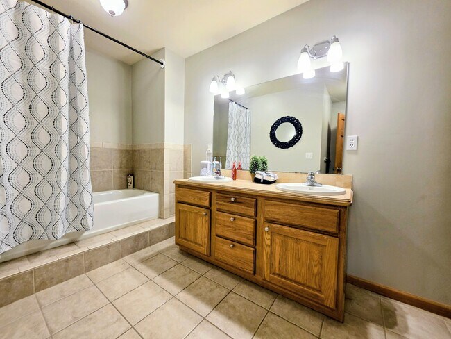 Building Photo - 4506 Kelsey Dr