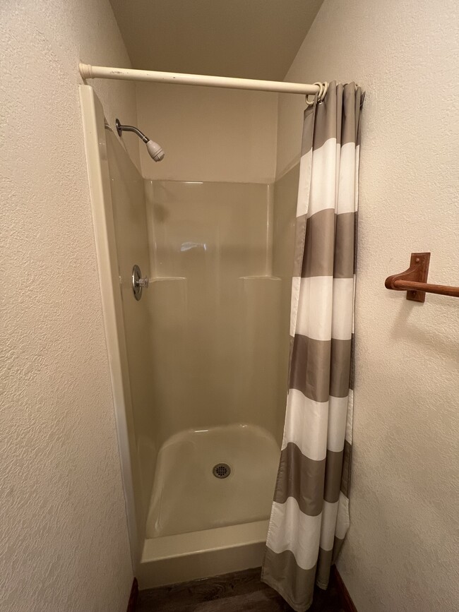 Building Photo - 201 W Geyser St