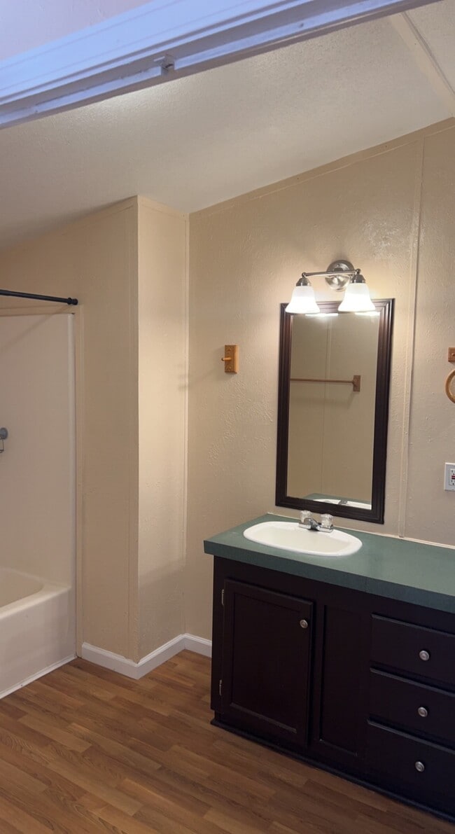 Building Photo - 134 Cleveland MHP