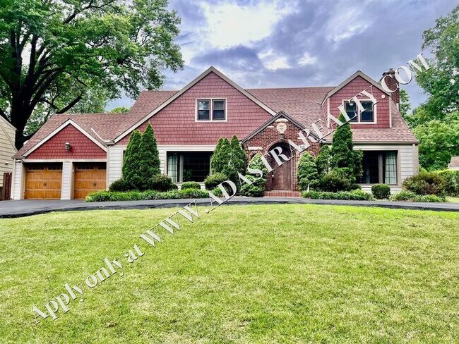 Primary Photo - Beautiful 4 Bed 3.5 Bath Home in Fairway-Available NOW!!