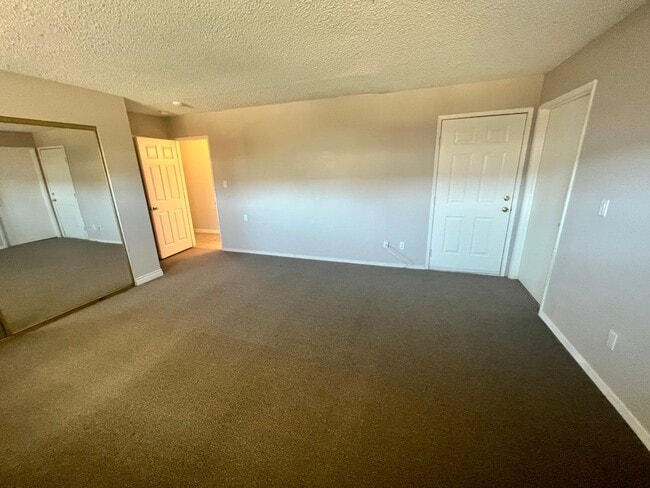 Building Photo - 6565 Mojave Ave